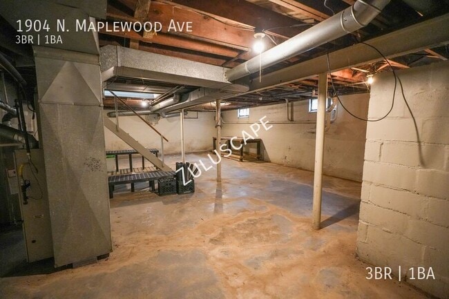 Building Photo - 1904 N Maplewood Ave