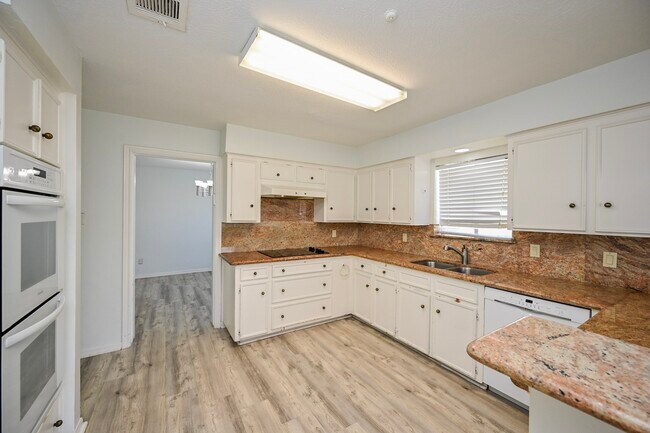 Building Photo - 7735 Quail Meadow Dr