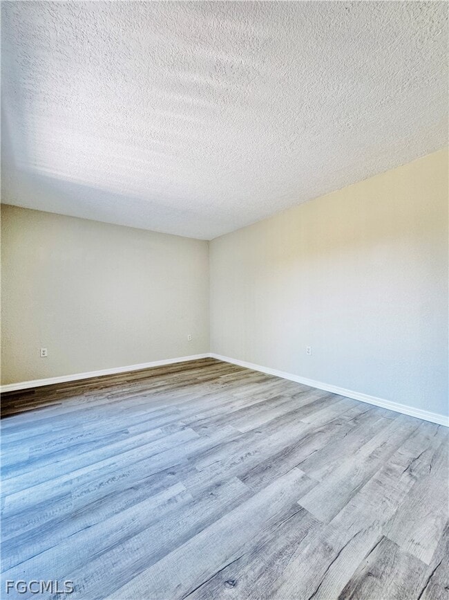 Building Photo - 5205 Cedarbend Dr