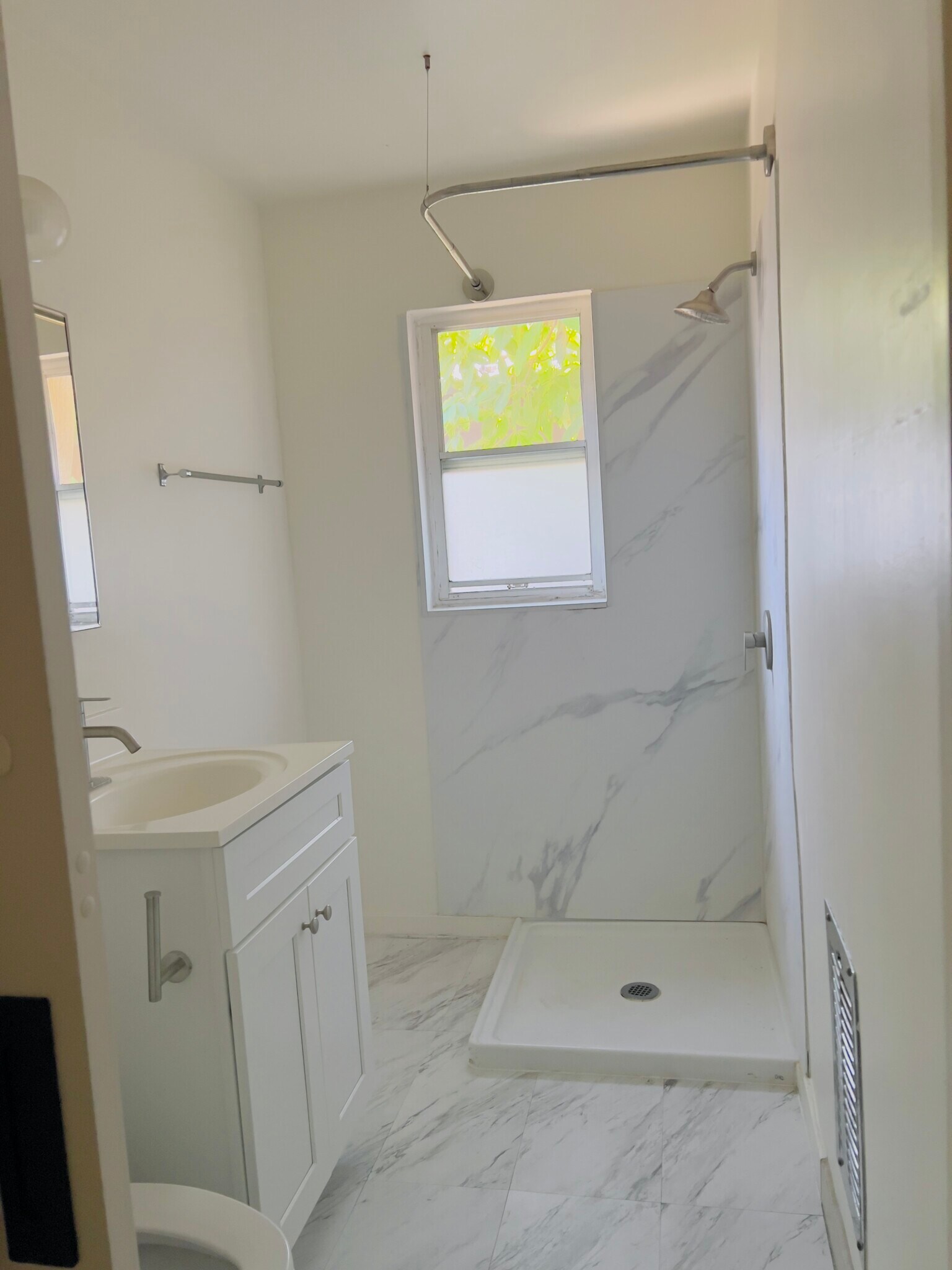 Building Photo - 4247 1/2 S Centinela Ave