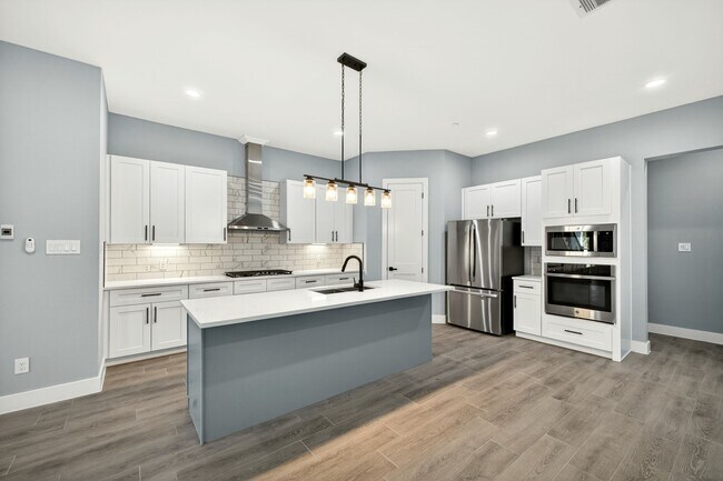 Building Photo - 4517 Larch Ln