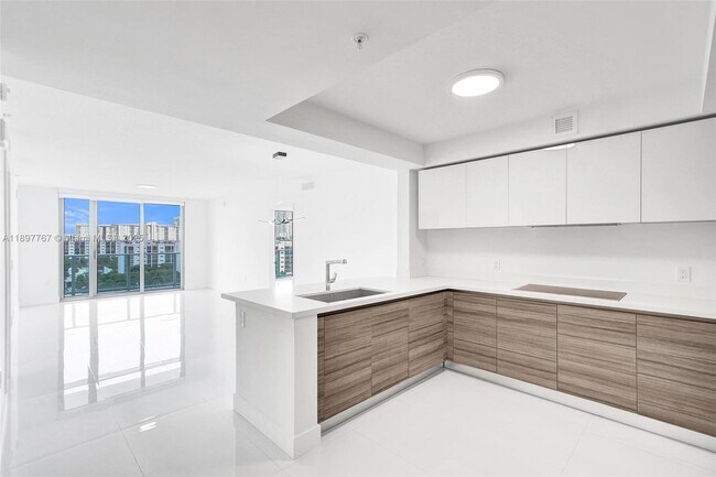 Primary Photo - 330 Sunny Isles Blvd