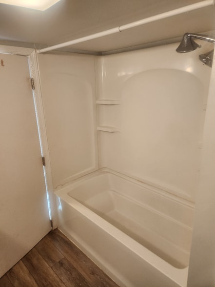 Building Photo - 948 W Main St