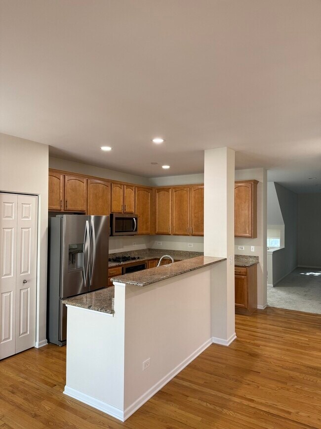 Building Photo - 5588 Cambridge Way