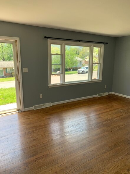 Building Photo - 507 Moran Ave