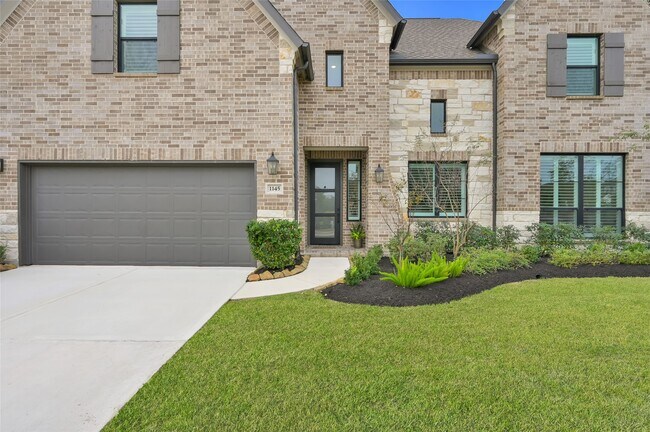 Building Photo - 1145 Lake House Dr