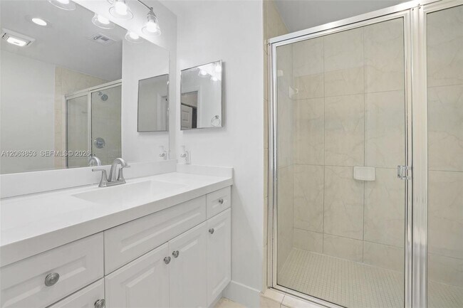 Building Photo - 6831 SW 44th St