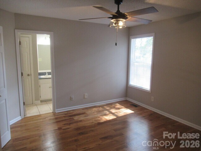 Building Photo - 800 Horseshoe Lake Rd