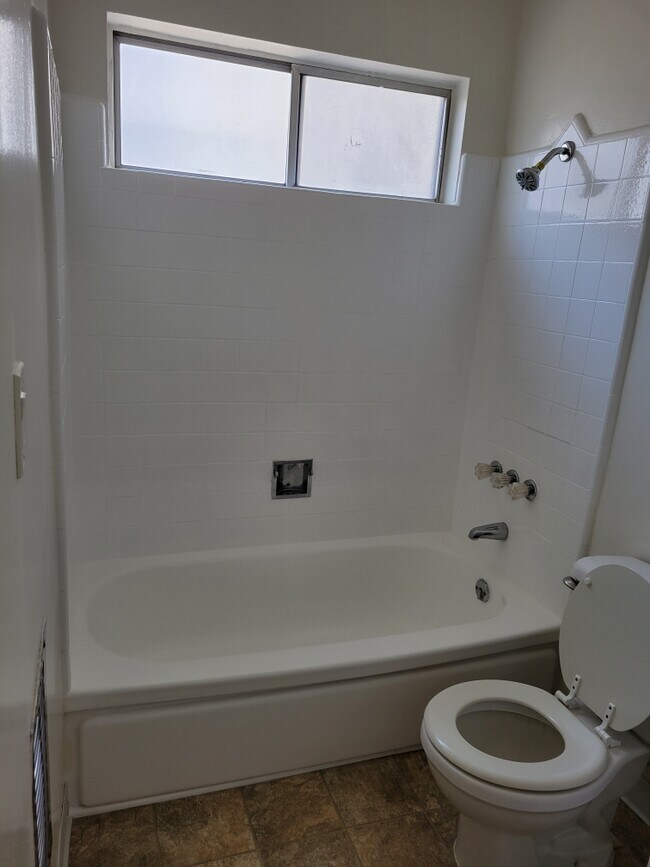 Building Photo - 130 S Adams St