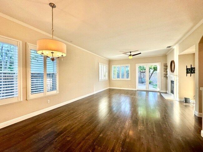 Building Photo - CLEAN AND SPACIOUS ONE STORY, 3 BED, 2 BATH, 2 CAR GARAGE IN WEST SACRAMENTO