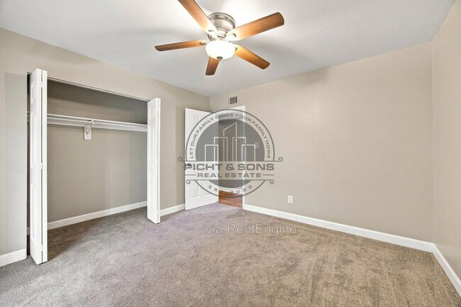 Building Photo - 457 White Dr