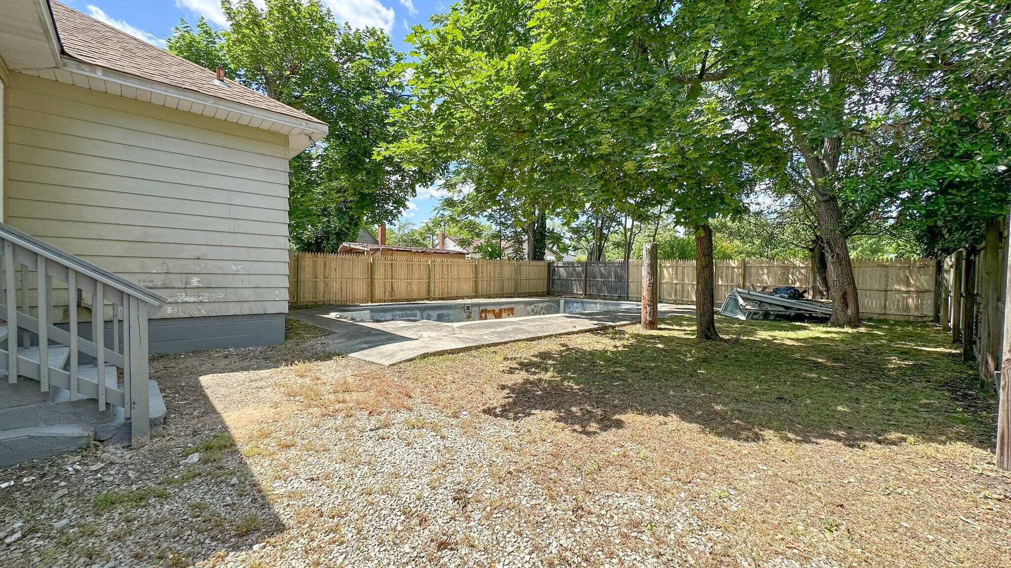 Building Photo - 808 E Main St