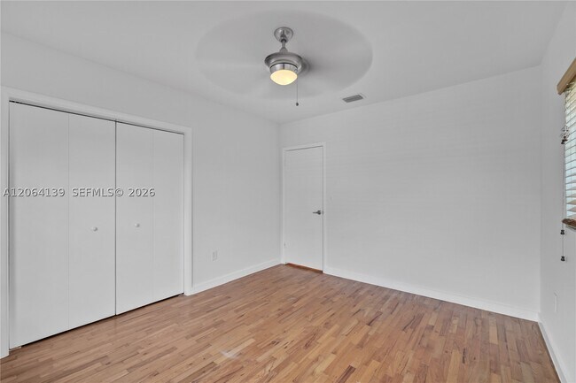 Building Photo - 411 Santander Ave