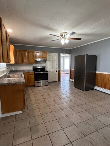 Primary Photo - 133 Pleasant St