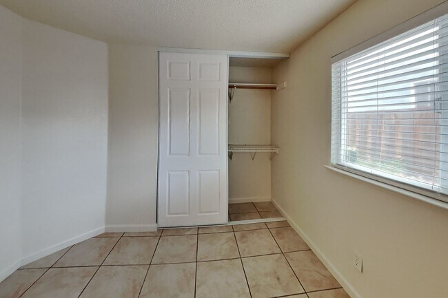 Building Photo - 1091 Discovery Way