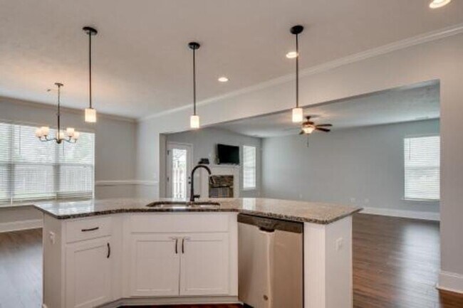 Building Photo - 171 Radcliff Dr