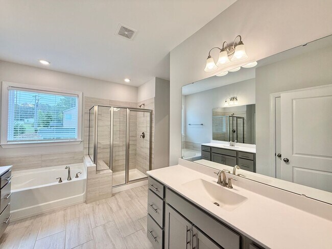 Building Photo - Remodeled 4BD, 3BA Wake Forest Home with L...