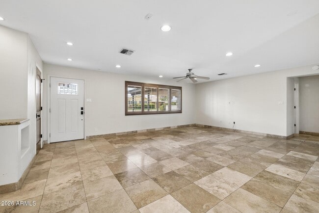 Building Photo - 6332 E Earll Dr