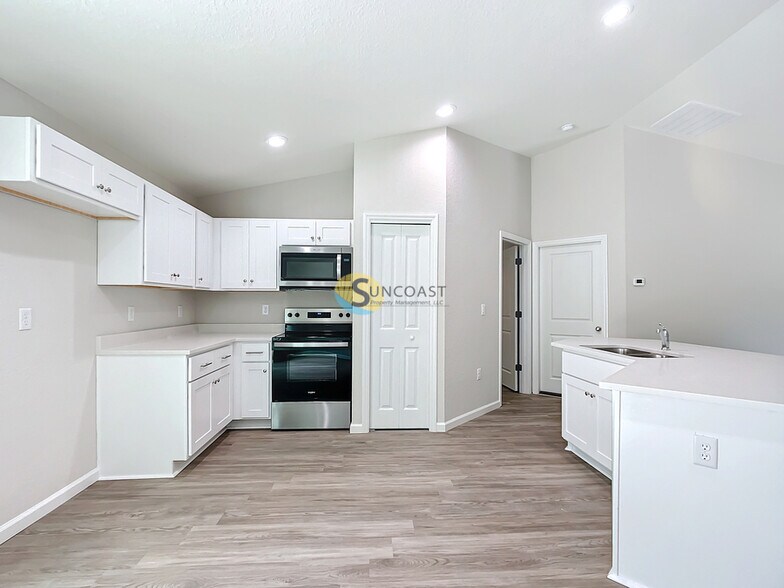 Building Photo - 9 Locust Course Ln