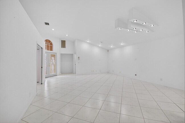 Building Photo - 7558 Ironbridge Cir