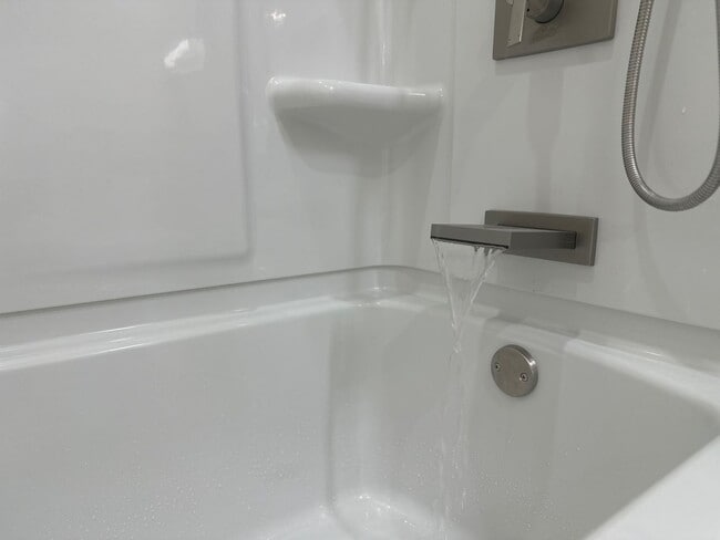 Building Photo - 415 Highland Ave