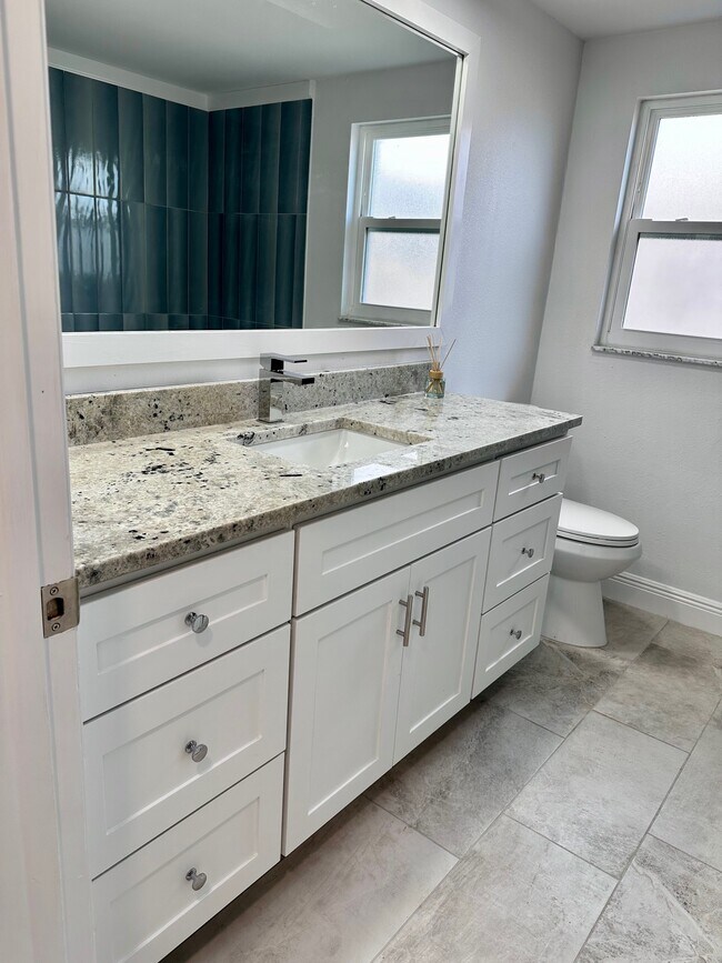 Building Photo - 13726 Michelle Ave