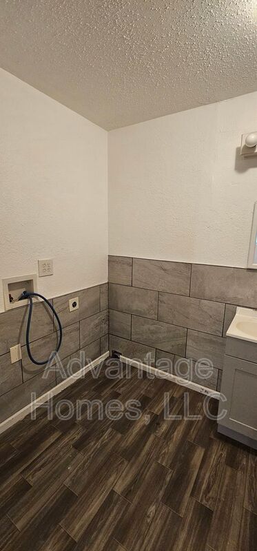 Building Photo - 11410 Palmer Ave