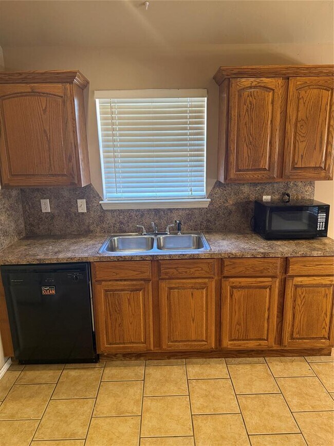 Building Photo - 400 S Castle Ridge Ln