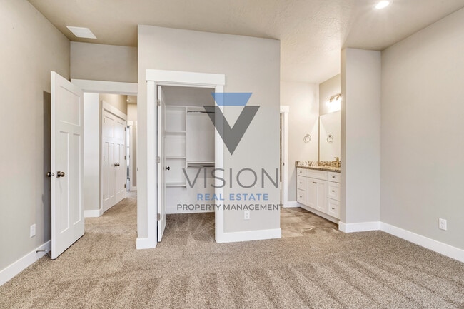 Building Photo - 1098 S High Ridge Dr