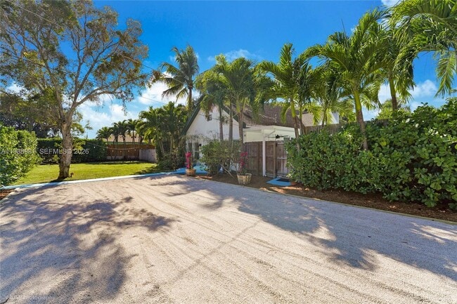 Building Photo - 212 SW 1st Ave