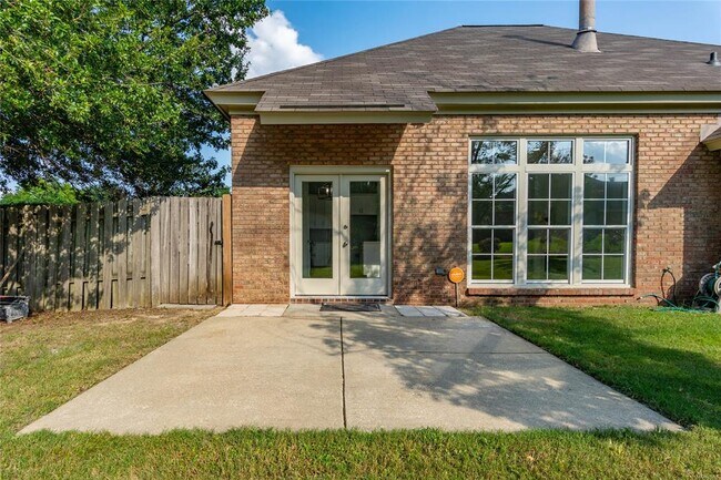 Building Photo - 9300 Greythorne Way