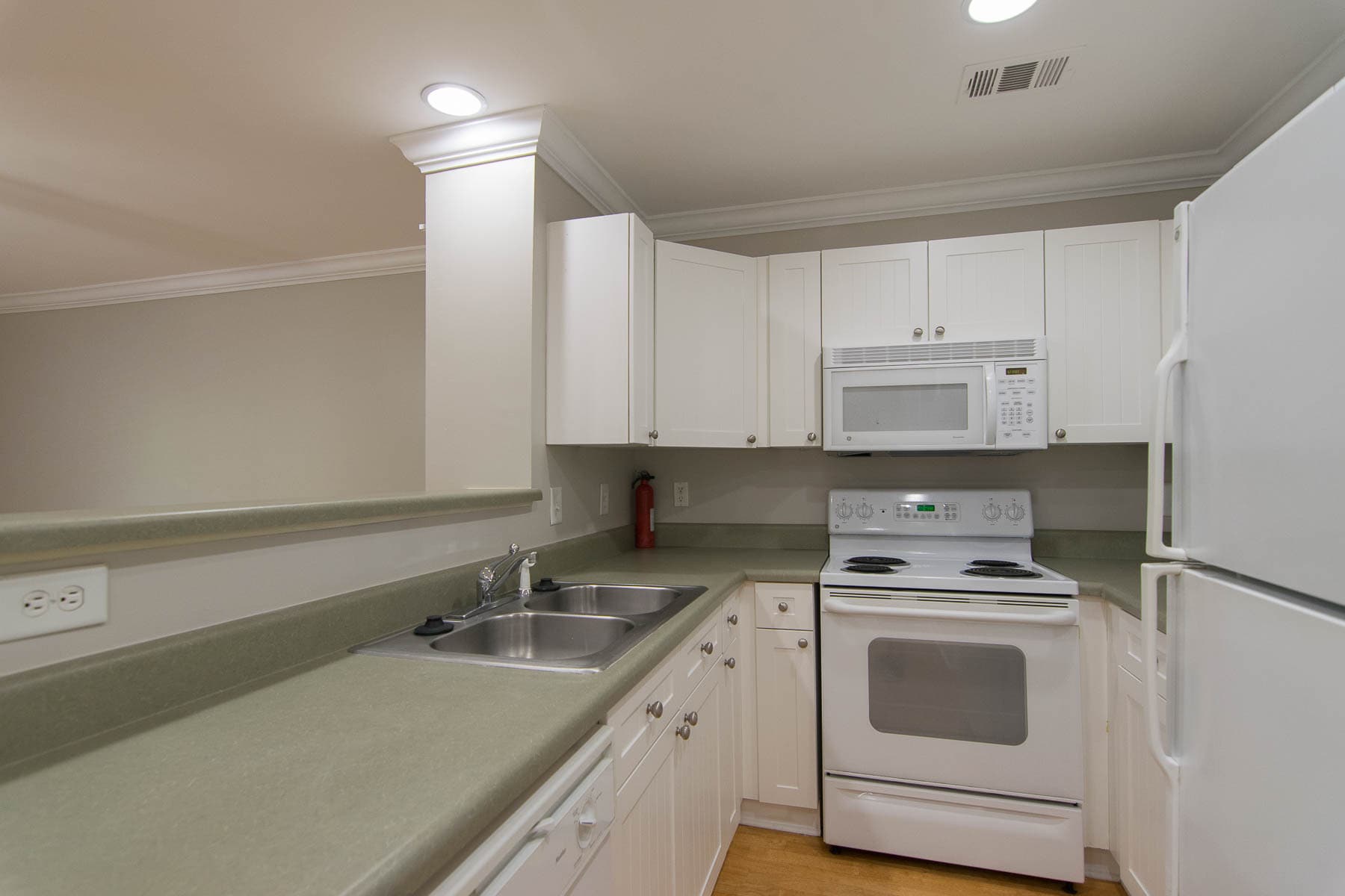 Building Photo - 490 Barnett Shoals Rd