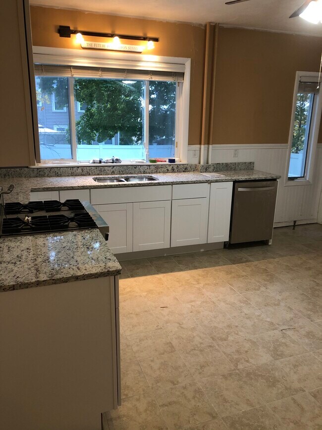 Building Photo - 72 Leicester St