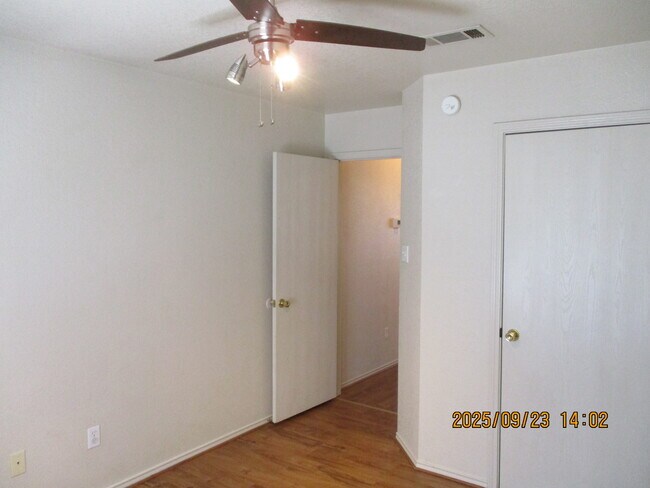 Building Photo - 163 Armadillo Ln