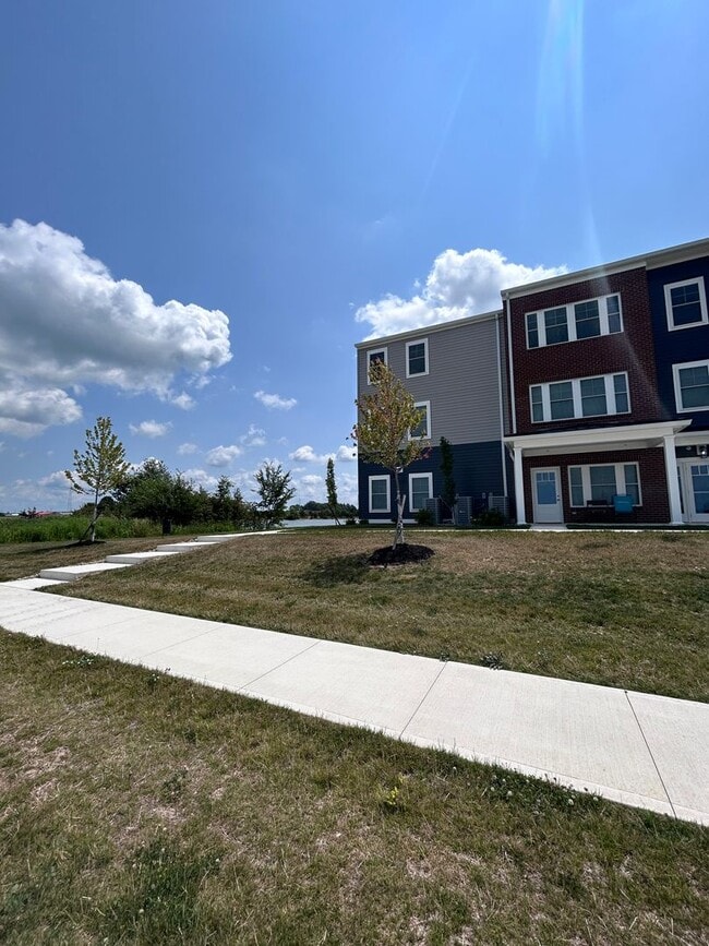 Building Photo - Beautiful 2 Bed, 2 Bath Apartment in PRIME location!  Furnished & Unfurnished Options Available!