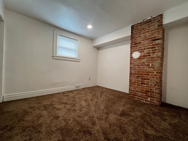 Building Photo - Charming and Updated 3BR Home For Rent in Pittsburgh's Elliot Neighborhood