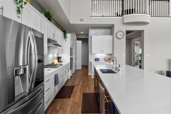 Building Photo - 820 Palamos Dr