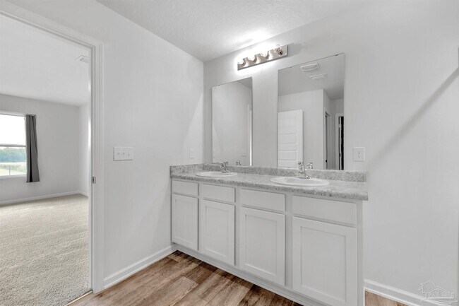 Building Photo - 5631 Guinevere Ln