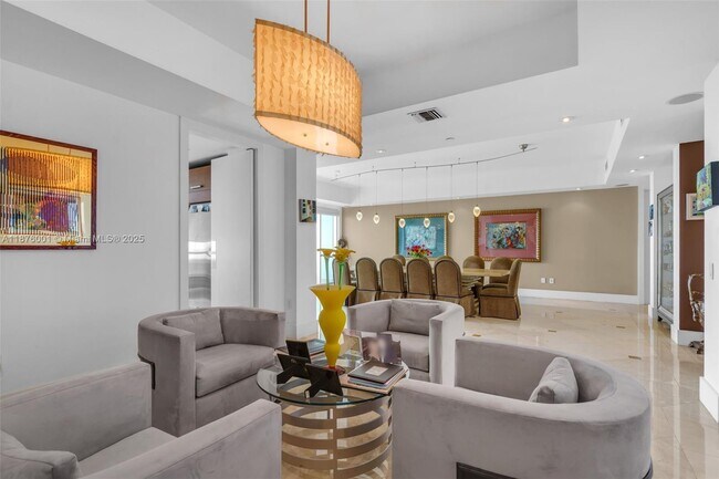 Building Photo - 5959 Collins Ave
