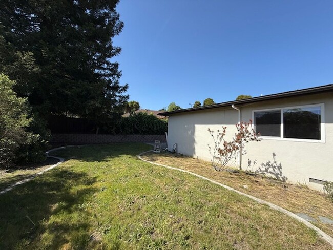 Building Photo - RENTED - 3 Bedroom Ranch Style Home in El ...