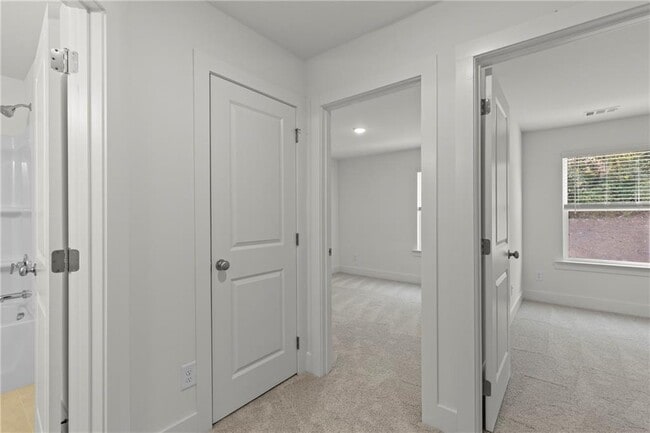 Building Photo - 2527 Riverside Rd