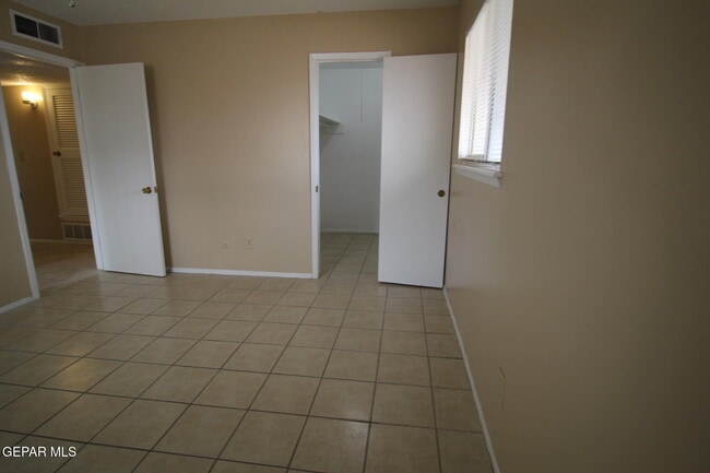 Building Photo - 3406 Moonlight Ave