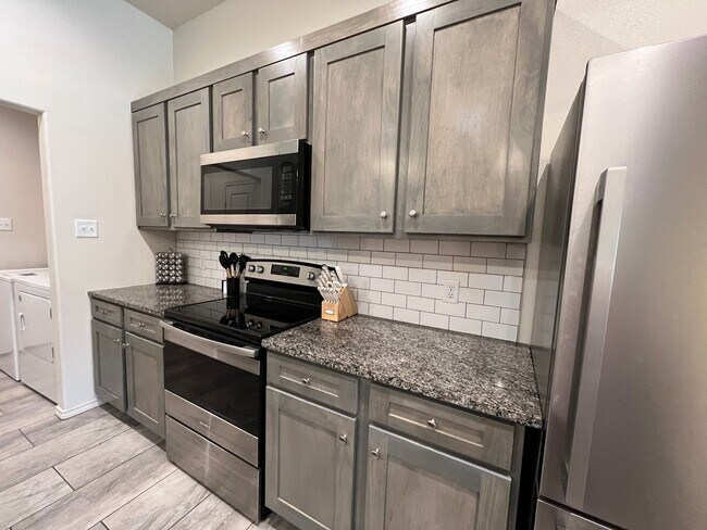 Building Photo - 2Bed/ 2Bath Available MAY- in Lubbock cooper ISD!