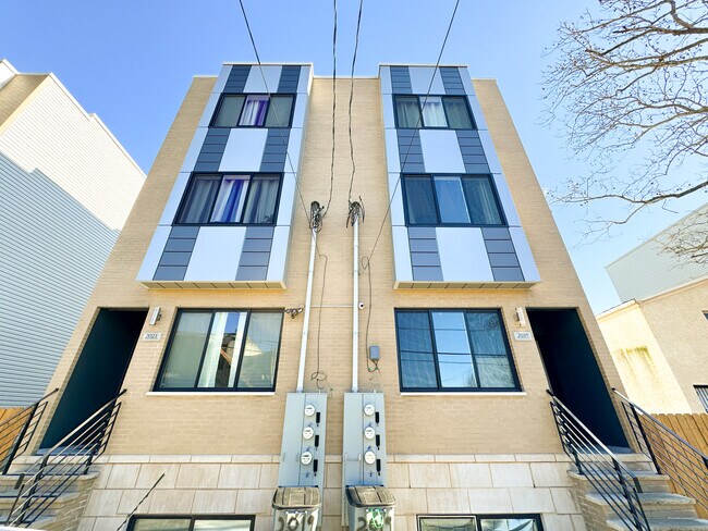 Building Photo - 2021 N Randolph St