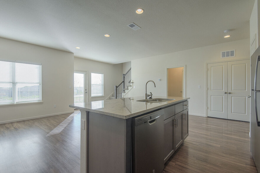 Birchwood Downstairs Area - 845 S Sumac St