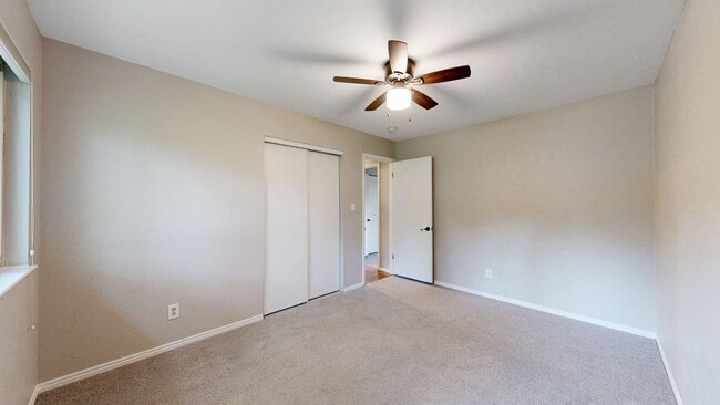 Building Photo - Amazing 4 Bed/3 Bath SFH Backing to Walnut...