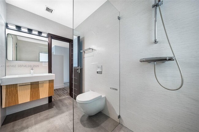 Building Photo - 1351 Bay Terrace