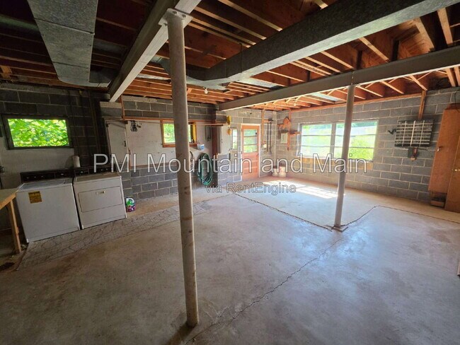 Building Photo - 99 Marlborough Rd