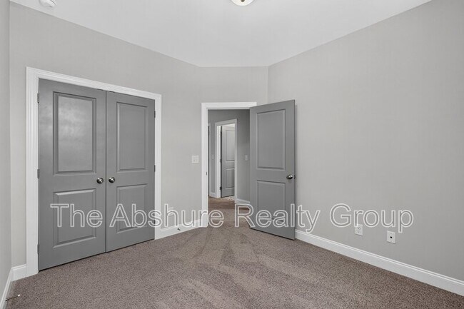 Building Photo - 8913 Kennebec Xing Dr