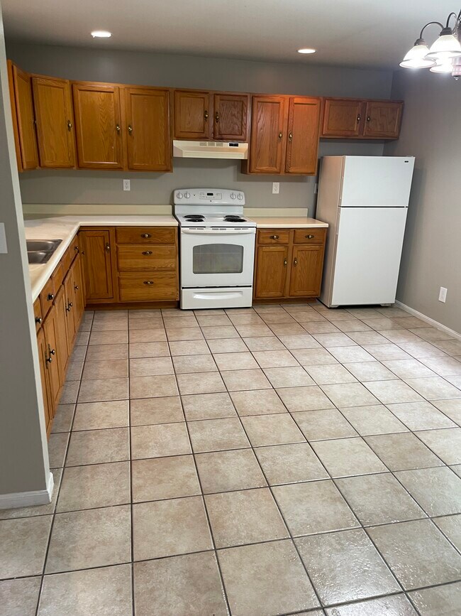 Building Photo - 6320 E Miami River Rd